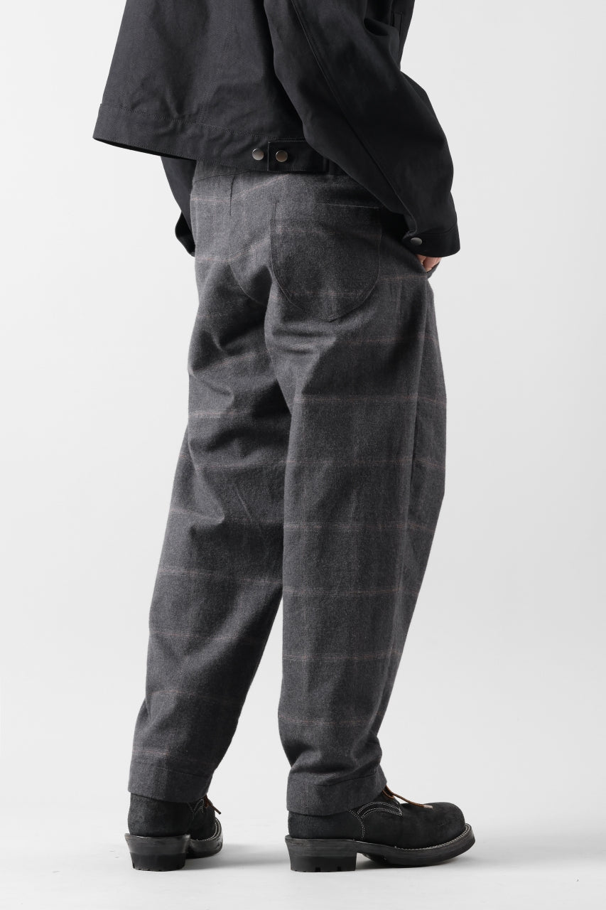 Load image into Gallery viewer, CAPERTICA PEGTOP EASY PANTS / DARK MELANGE CHECK FLANNEL (CHARCOAL)