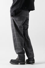 Load image into Gallery viewer, CAPERTICA PEGTOP EASY PANTS / DARK MELANGE CHECK FLANNEL (CHARCOAL)