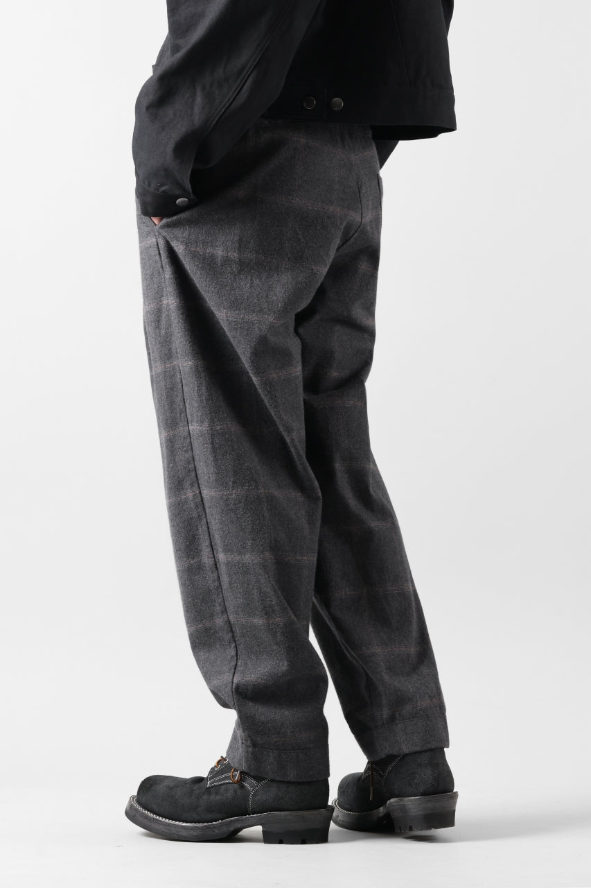 Load image into Gallery viewer, CAPERTICA PEGTOP EASY PANTS / DARK MELANGE CHECK FLANNEL (CHARCOAL)