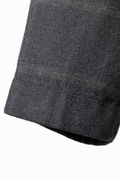 Load image into Gallery viewer, CAPERTICA PEGTOP EASY PANTS / DARK MELANGE CHECK FLANNEL (CHARCOAL)