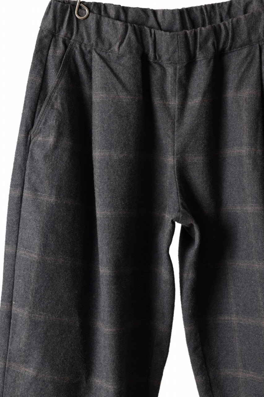 Load image into Gallery viewer, CAPERTICA PEGTOP EASY PANTS / DARK MELANGE CHECK FLANNEL (CHARCOAL)