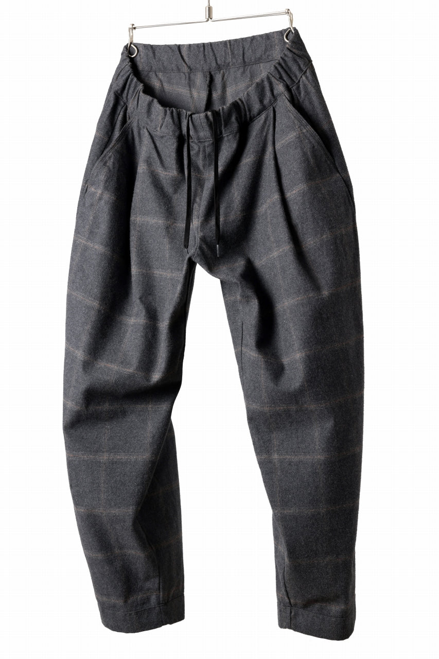 Load image into Gallery viewer, CAPERTICA PEGTOP EASY PANTS / DARK MELANGE CHECK FLANNEL (CHARCOAL)