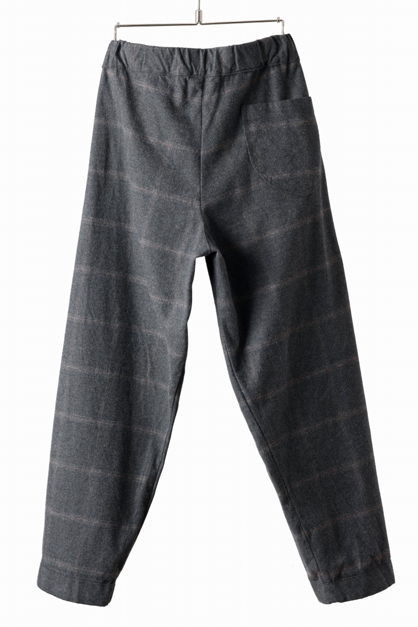 Load image into Gallery viewer, CAPERTICA PEGTOP EASY PANTS / DARK MELANGE CHECK FLANNEL (CHARCOAL)