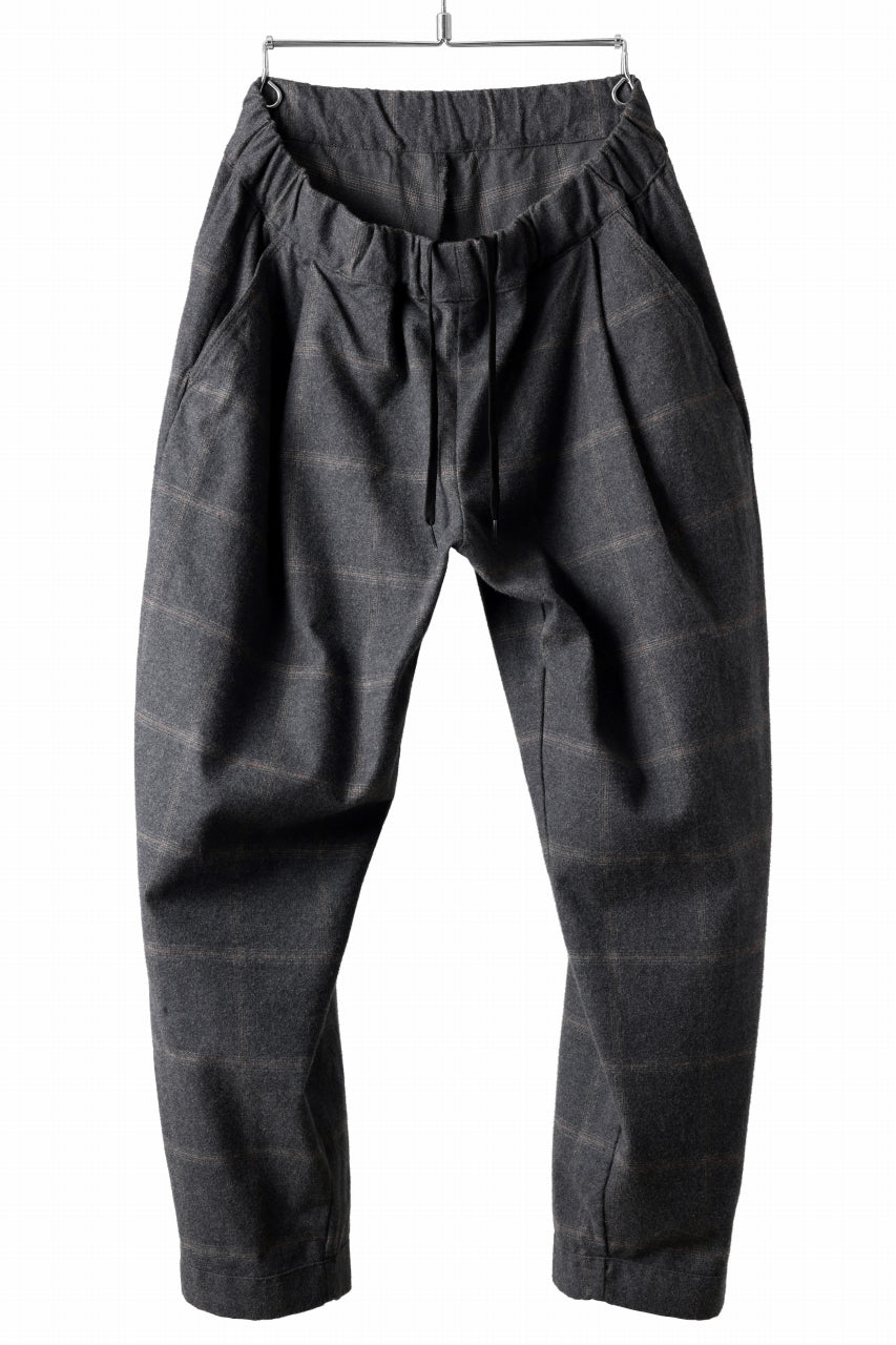 Load image into Gallery viewer, CAPERTICA PEGTOP EASY PANTS / DARK MELANGE CHECK FLANNEL (CHARCOAL)