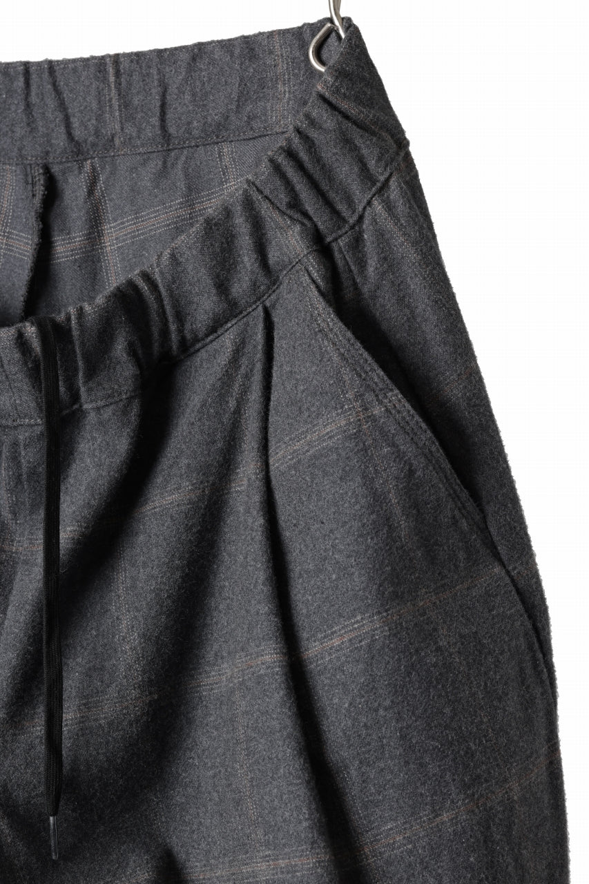 画像をギャラリービューアに読み込む, CAPERTICA PEGTOP EASY PANTS / DARK MELANGE CHECK FLANNEL (CHARCOAL)