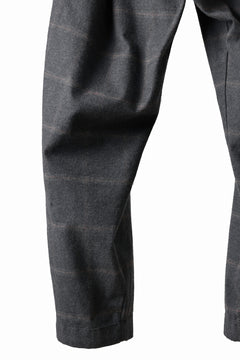 Load image into Gallery viewer, CAPERTICA PEGTOP EASY PANTS / DARK MELANGE CHECK FLANNEL (CHARCOAL)
