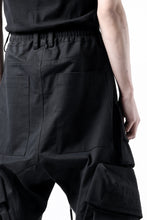 画像をギャラリービューアに読み込む, A.F ARTEFACT TWILL DROPCROTCH CARGO PANTS (BLACK)