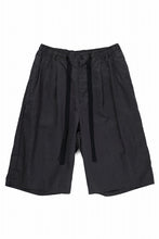 Load image into Gallery viewer, sus-sous wide shorts / cotton linen twill hard finish (CHARCOAL)