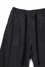 Load image into Gallery viewer, sus-sous wide shorts / cotton linen twill hard finish (CHARCOAL)