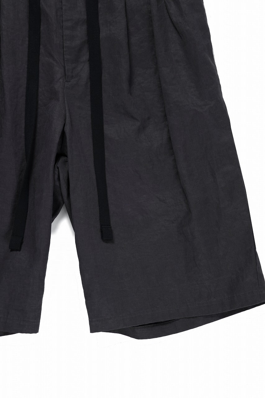 Load image into Gallery viewer, sus-sous wide shorts / cotton linen twill hard finish (CHARCOAL)
