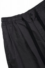 Load image into Gallery viewer, sus-sous wide shorts / cotton linen twill hard finish (CHARCOAL)