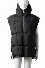 画像をギャラリービューアに読み込む, thom/krom BIG HOODIE OVERSIZED VEST / WARM PUFFER (BLACK)