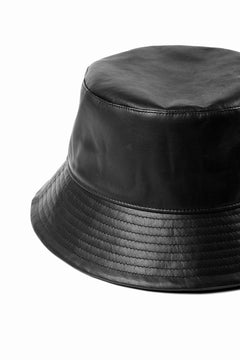画像をギャラリービューアに読み込む, ISAMU KATAYAMA BACKLASH BUCKET HAT / MONOCHROME LUXURY STEER (BLACK)