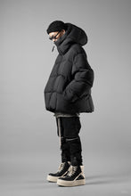 画像をギャラリービューアに読み込む, thom/krom BIG HOODIE OVERSIZED JACKET / WARM PUFFER (BLACK)