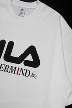 画像をギャラリービューアに読み込む, MASTERMIND WORLD x FILA TEE (WHITE)