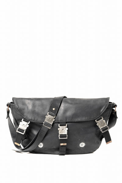 ierib Messenger Bag with Industrial Buckles / Horse Nubuck Leather (BLACK)