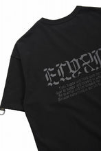 Load image into Gallery viewer, beauty : beast ESSENTIAL GRAPHIC LINE TEE (REQUIEM / BLACK)