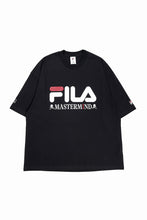 画像をギャラリービューアに読み込む, MASTERMIND WORLD x FILA TEE (BLACK)