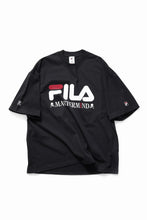 画像をギャラリービューアに読み込む, MASTERMIND WORLD x FILA TEE (BLACK)