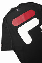 画像をギャラリービューアに読み込む, MASTERMIND WORLD x FILA TEE (BLACK)