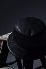 画像をギャラリービューアに読み込む, ISAMU KATAYAMA BACKLASH BUCKET HAT / MONOCHROME LUXURY STEER (BLACK)