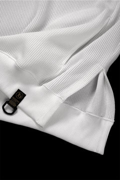 画像をギャラリービューアに読み込む, beauty : beast HIGH-NECK SLEEVELESS PULLOVER (WHITE)