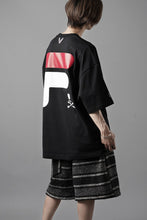 画像をギャラリービューアに読み込む, MASTERMIND WORLD x FILA TEE (BLACK)
