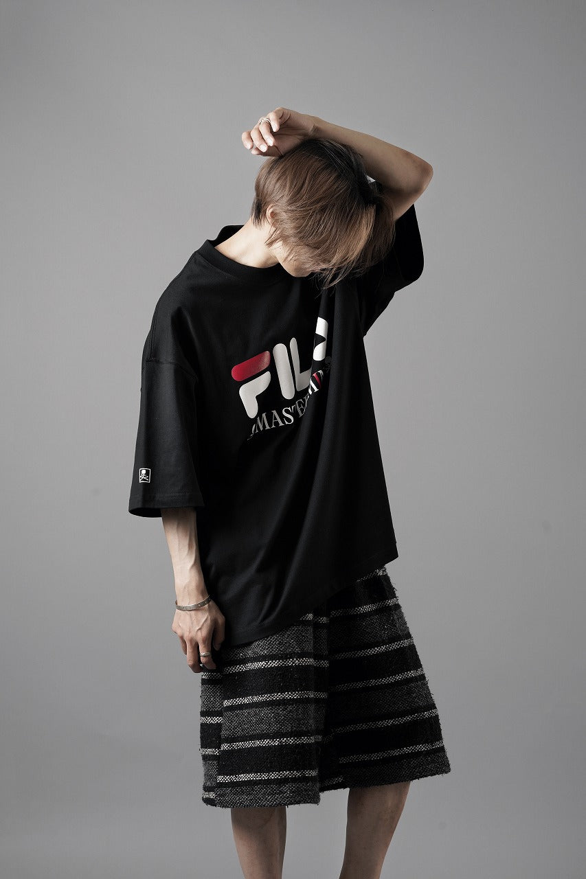 画像をギャラリービューアに読み込む, MASTERMIND WORLD x FILA TEE (BLACK)
