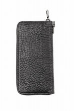 Load image into Gallery viewer, ISAMU KATAYAMA BACKLASH ROUND FASTNER WALLET / MARYAM HEAT SHRINK HORSE BUTT (BLACK)
