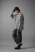 Load image into Gallery viewer, N/07 OPEN COLLAR L/S SHIRT / HOUNDSTOOTH GLEN CHECK (WHITE x GREY)