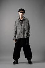 Load image into Gallery viewer, N/07 OPEN COLLAR L/S SHIRT / HOUNDSTOOTH GLEN CHECK (WHITE x BLACK)