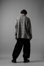 Load image into Gallery viewer, N/07 OPEN COLLAR L/S SHIRT / HOUNDSTOOTH GLEN CHECK (WHITE x BLACK)