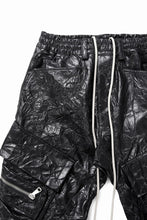 画像をギャラリービューアに読み込む, A.F ARTEFACT TUCK CARGO PANTS / WASHER SYNTHETIC LEATHER (BLACK)