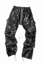 画像をギャラリービューアに読み込む, A.F ARTEFACT TUCK CARGO PANTS / WASHER SYNTHETIC LEATHER (BLACK)