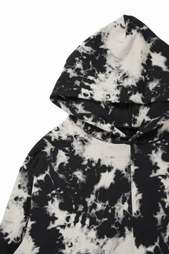 画像をギャラリービューアに読み込む, A.F ARTEFACT ASYMMETRY LOOP HEM HOODED TOPS / MOTTLED DYING (BLACK x IVORY)