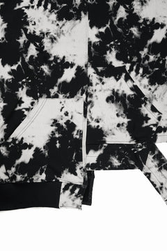 画像をギャラリービューアに読み込む, A.F ARTEFACT ASYMMETRY LOOP HEM HOODED TOPS / MOTTLED DYING (BLACK x IVORY)