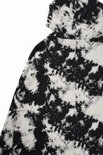 画像をギャラリービューアに読み込む, A.F ARTEFACT ASYMMETRY LOOP HEM HOODED TOPS / MOTTLED DYING (BLACK x IVORY)