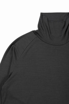 画像をギャラリービューアに読み込む, CAPERTICA OFF TURTLE NECK TOP / SUPER 140s WASHABLE WOOL DC-JERSEY (DARKNESS)