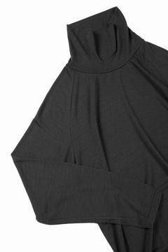 画像をギャラリービューアに読み込む, CAPERTICA OFF TURTLE NECK TOP / SUPER 140s WASHABLE WOOL DC-JERSEY (DARKNESS)