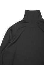 画像をギャラリービューアに読み込む, CAPERTICA OFF TURTLE NECK TOP / SUPER 140s WASHABLE WOOL DC-JERSEY (DARKNESS)
