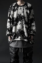 Load image into Gallery viewer, A.F ARTEFACT JUMBO CREW NECK TOPS / MOTTLED DYING (BLACK x IVORY)