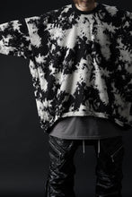 Load image into Gallery viewer, A.F ARTEFACT JUMBO CREW NECK TOPS / MOTTLED DYING (BLACK x IVORY)