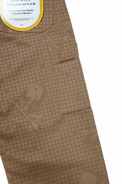 Load image into Gallery viewer, mastermind JAPAN x Dickies DUCK PANTS (CAMEL)
