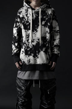 Load image into Gallery viewer, A.F ARTEFACT CARGO HOODED TOPS / MOTTLED DYING (BLACK x IVORY)
