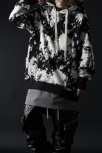 Load image into Gallery viewer, A.F ARTEFACT CARGO HOODED TOPS / MOTTLED DYING (BLACK x IVORY)
