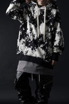 Load image into Gallery viewer, A.F ARTEFACT CARGO HOODED TOPS / MOTTLED DYING (BLACK x IVORY)