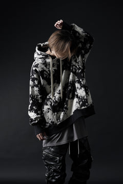 Load image into Gallery viewer, A.F ARTEFACT CARGO HOODED TOPS / MOTTLED DYING (BLACK x IVORY)