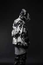 Load image into Gallery viewer, A.F ARTEFACT CARGO HOODED TOPS / MOTTLED DYING (BLACK x IVORY)