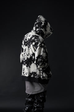Load image into Gallery viewer, A.F ARTEFACT CARGO HOODED TOPS / MOTTLED DYING (BLACK x IVORY)
