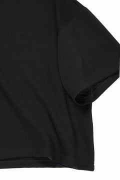 画像をギャラリービューアに読み込む, N/07 OVERSIZE TOP / RIBBED CARDBOARD KNIT JERSEY (BLACK)